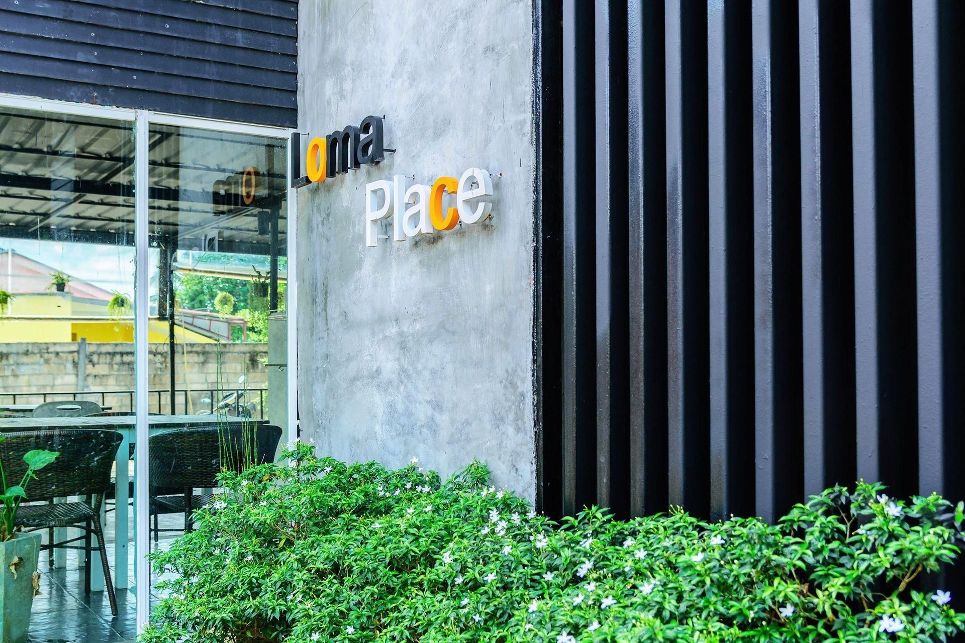 โรงแรมโลมา เพลส (Loma Place Hotel)2