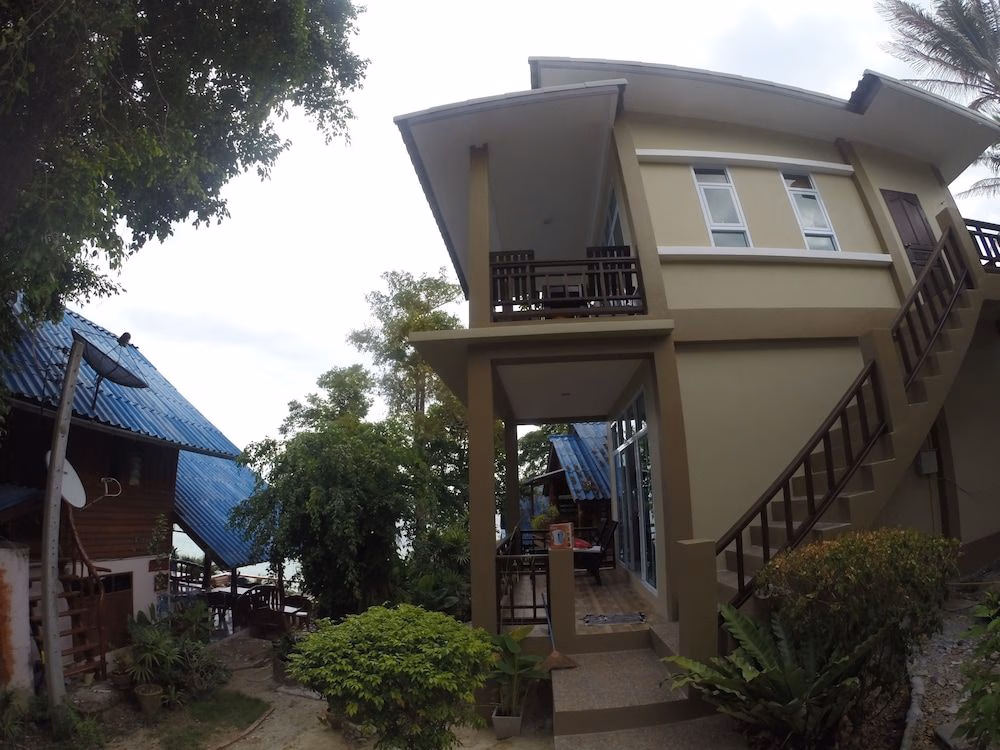 Moon Beach Resort2