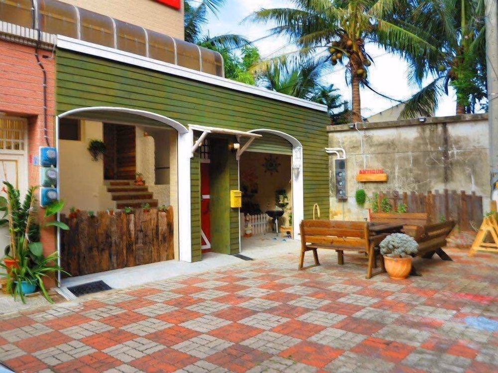 Antique B&B2