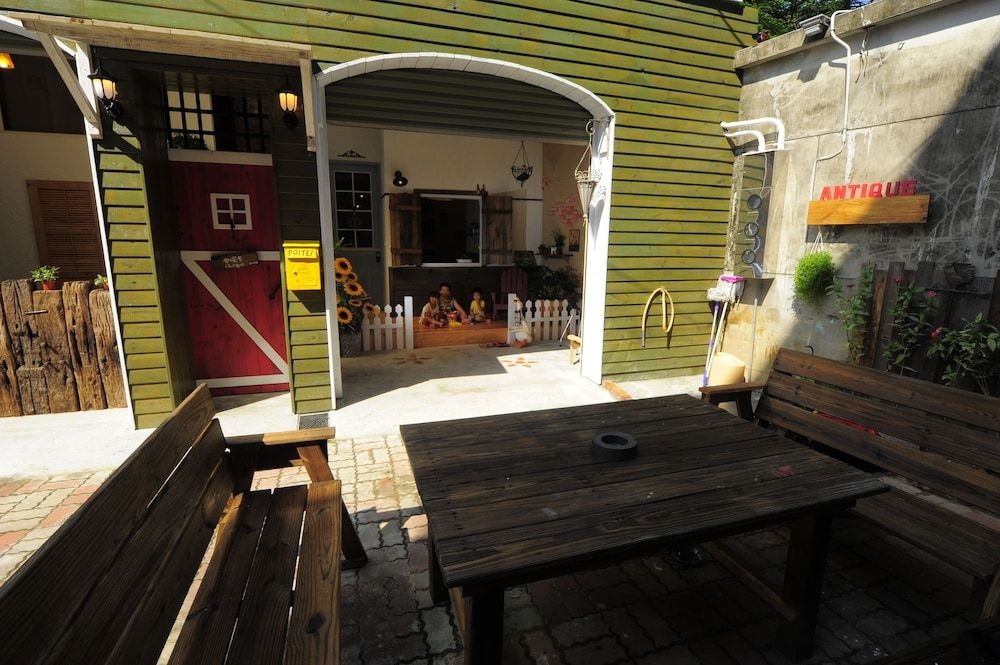Antique B&B1