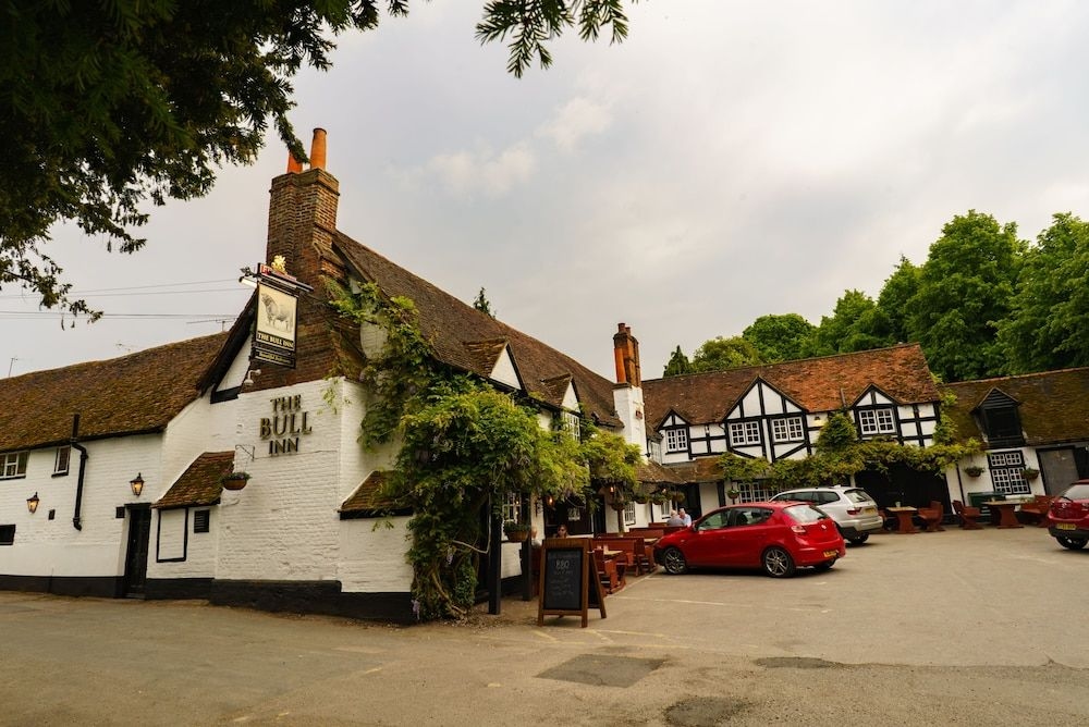 Bull Inn0