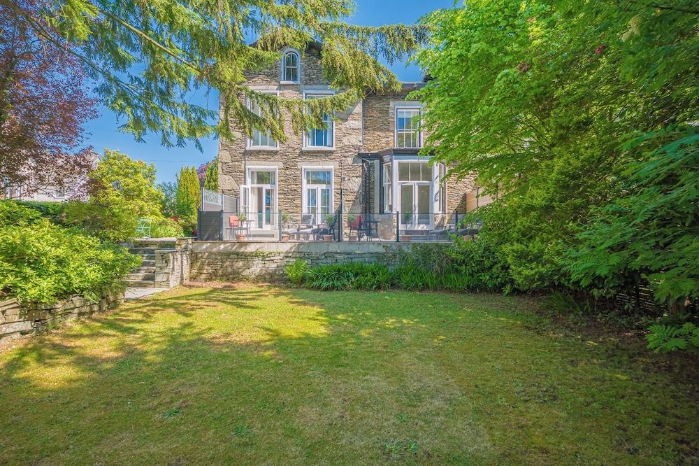 Latimer House2