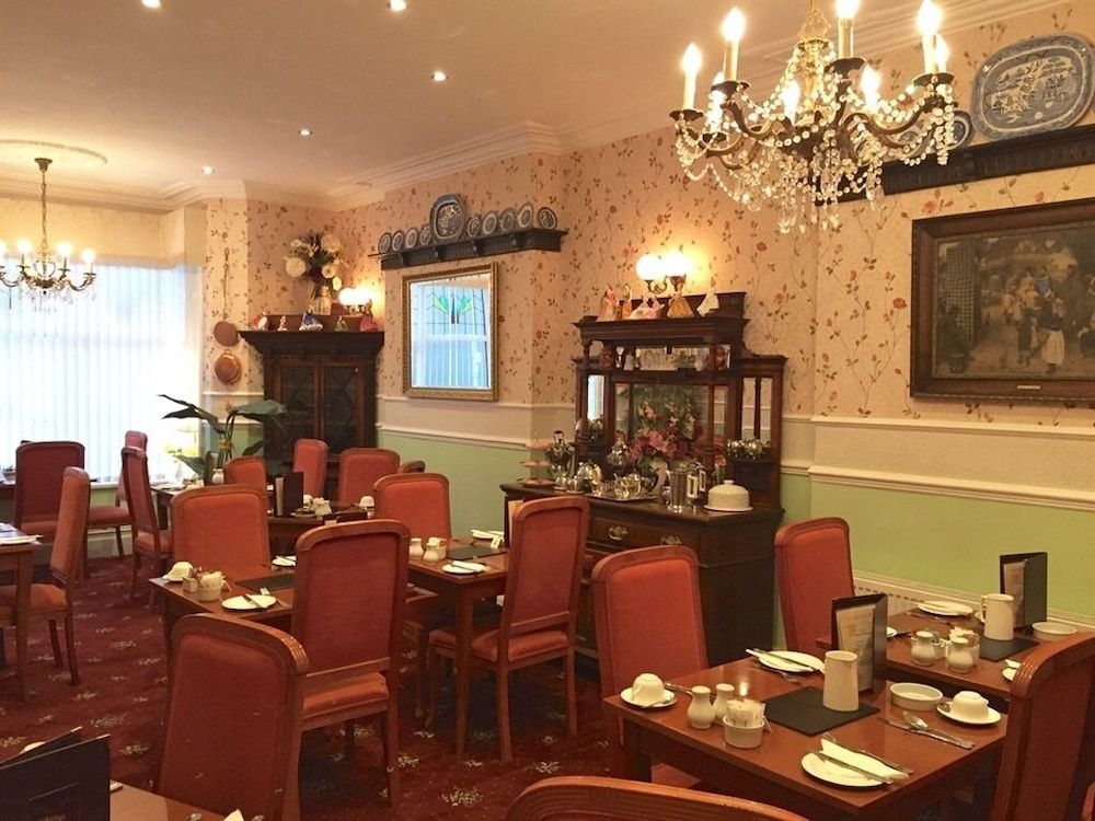 Pelham Lodge0