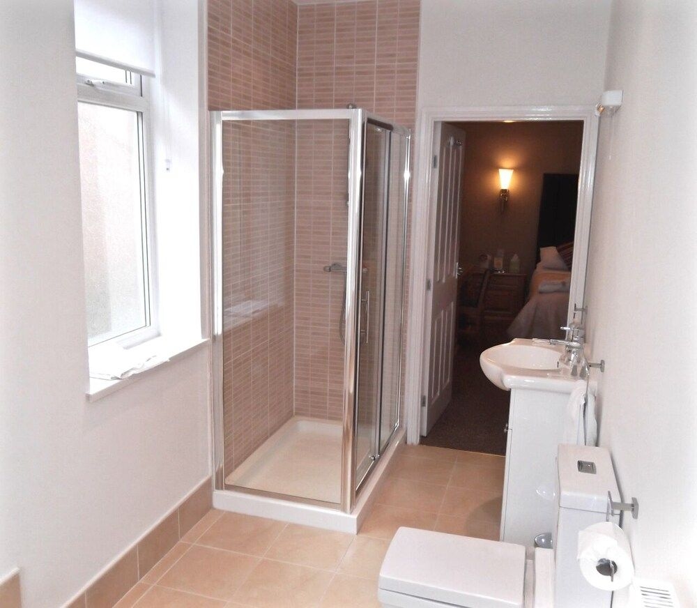 Pelham Lodge2