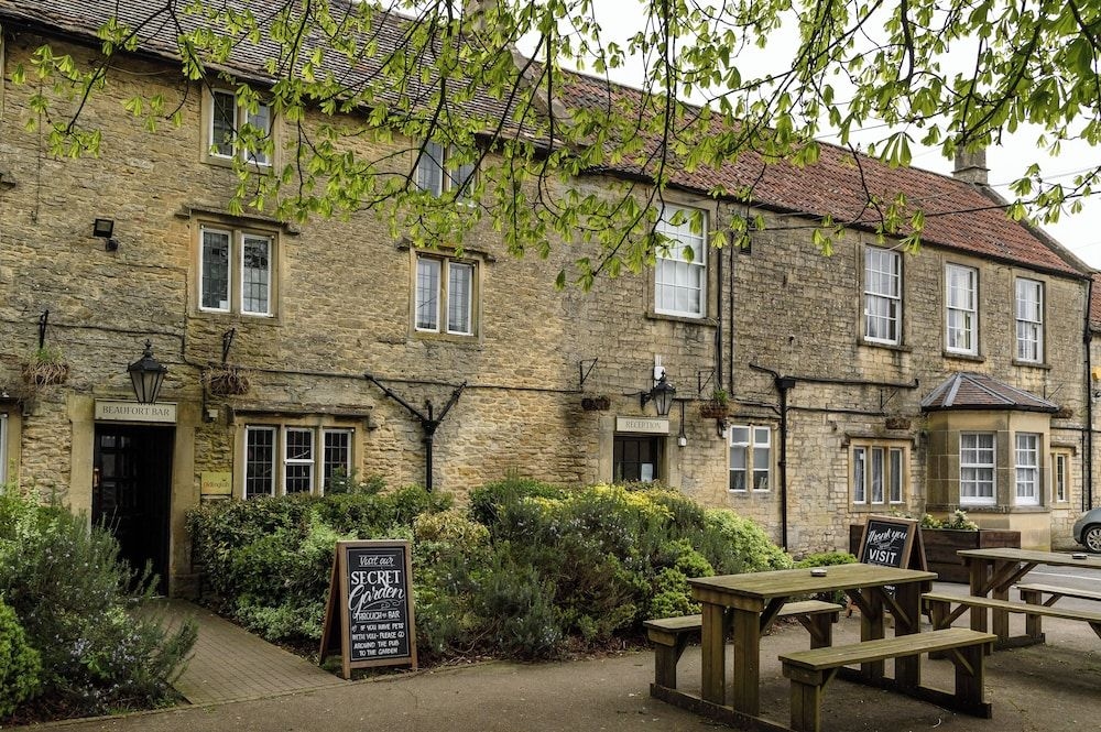 Cross Hands Hotel0