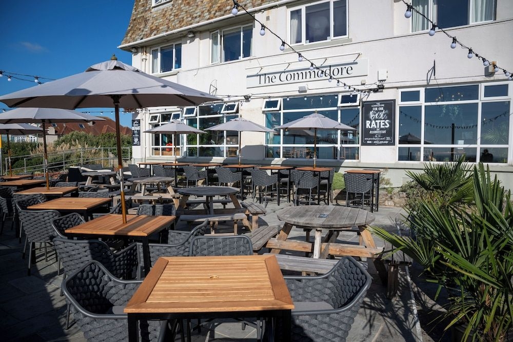 Commodore Hotel3