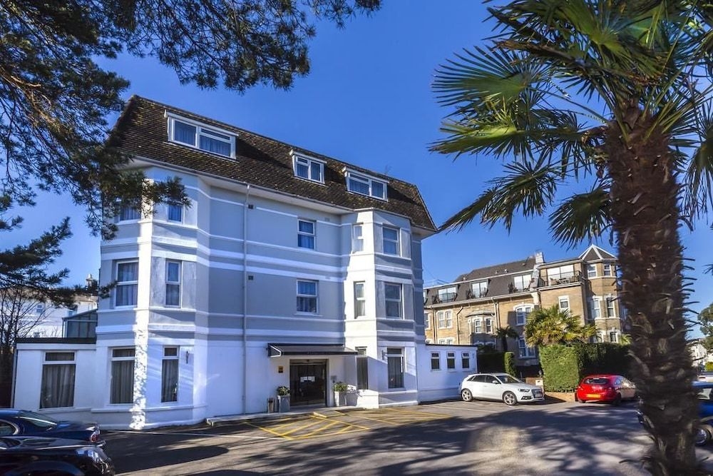 The Connaught Lodge2