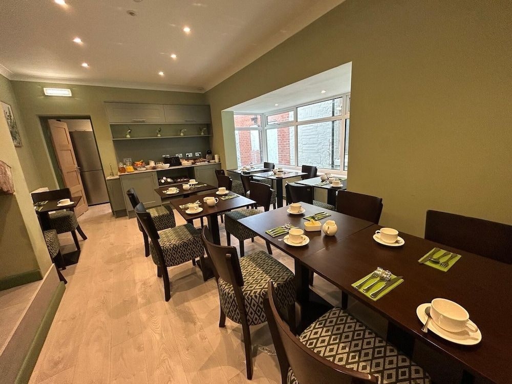 Hamilton Court B&B3