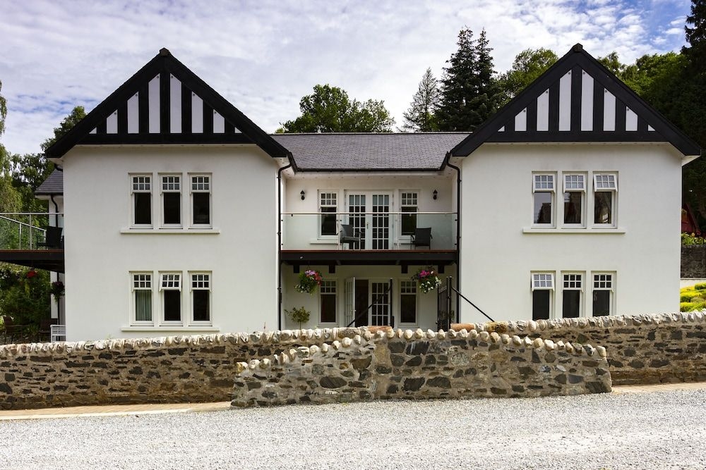 PINE TREES HOTEL4