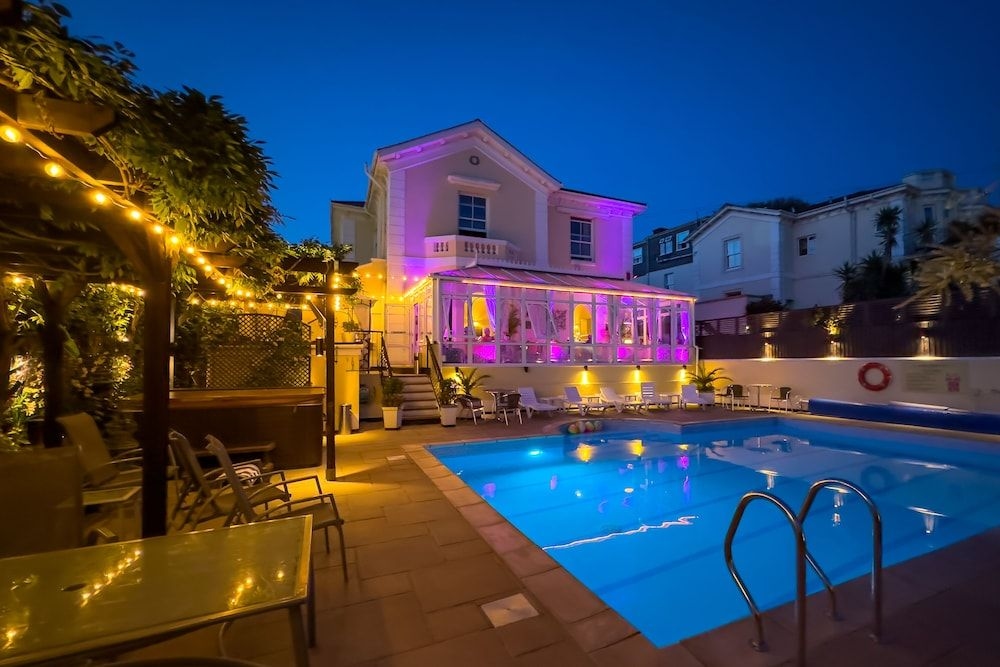 Riviera Lodge Hotel4