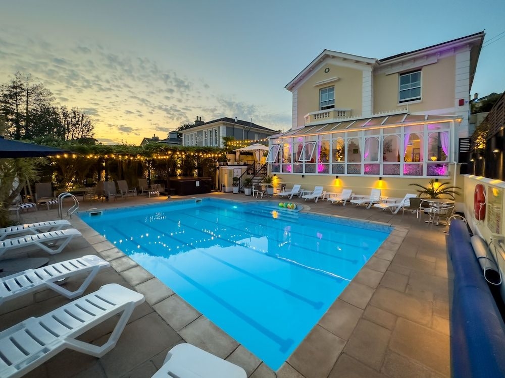 Riviera Lodge Hotel3