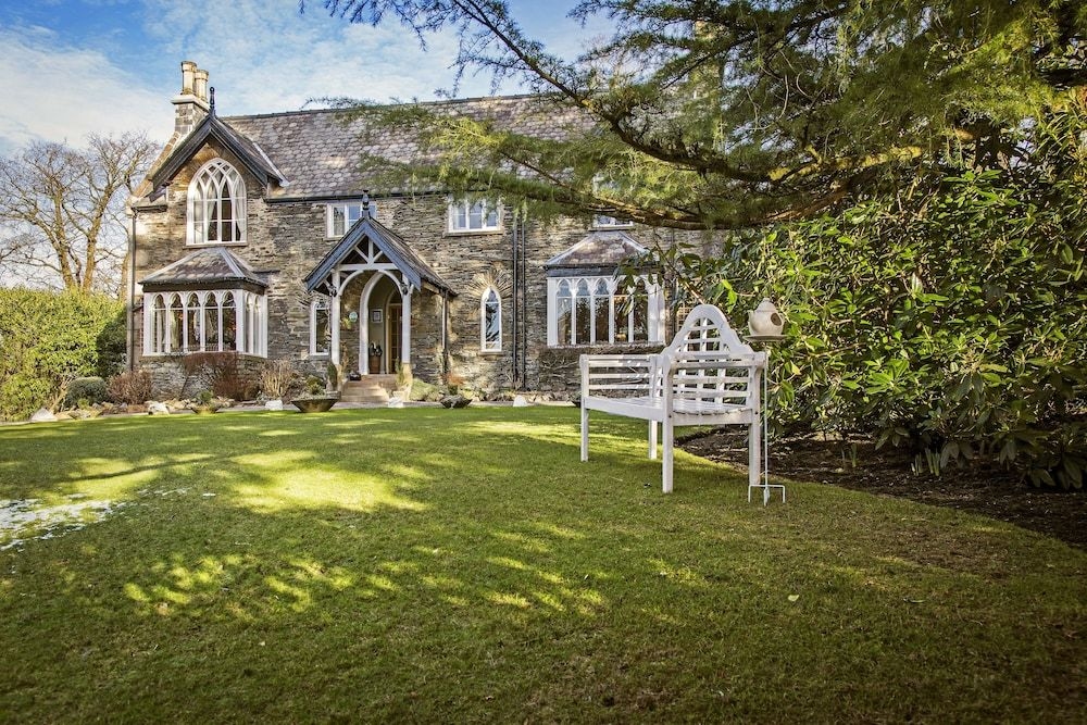 CEDAR MANOR HOTEL RESTAURANT0