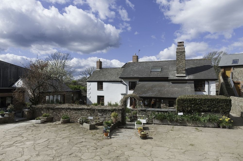 Burton Farmhouse2