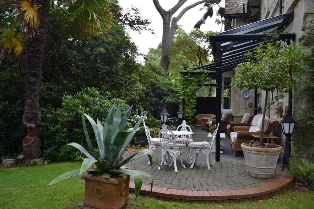 Rylstone Manor Hotel1