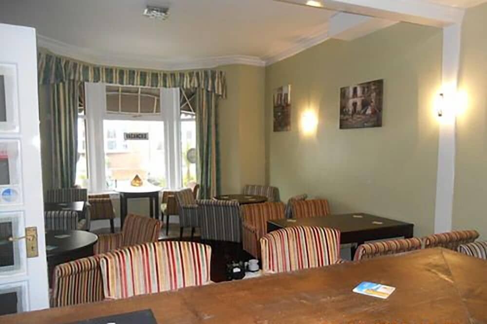 Glenroy Hotel4