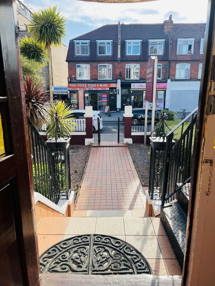 Crompton Guest House1