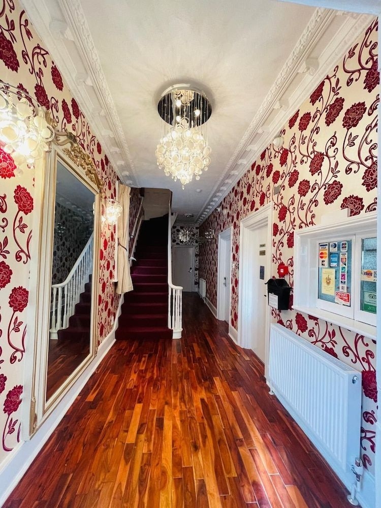 Crompton Guest House4
