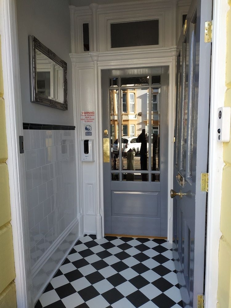 Castleton Hotel1