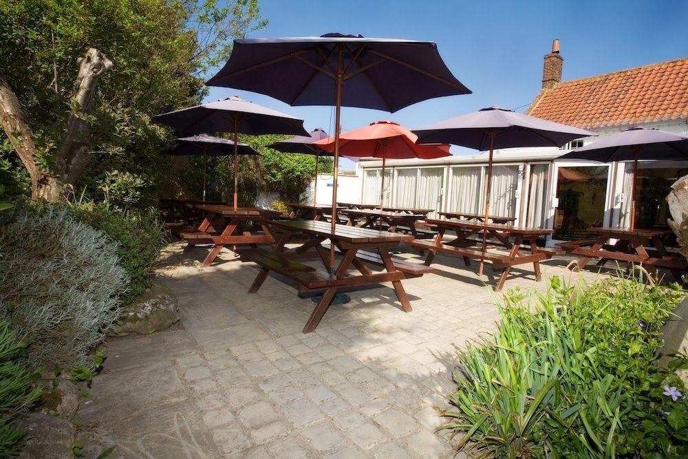 Lifeboat Inn1