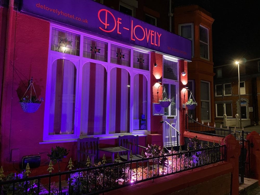 De-Lovely1