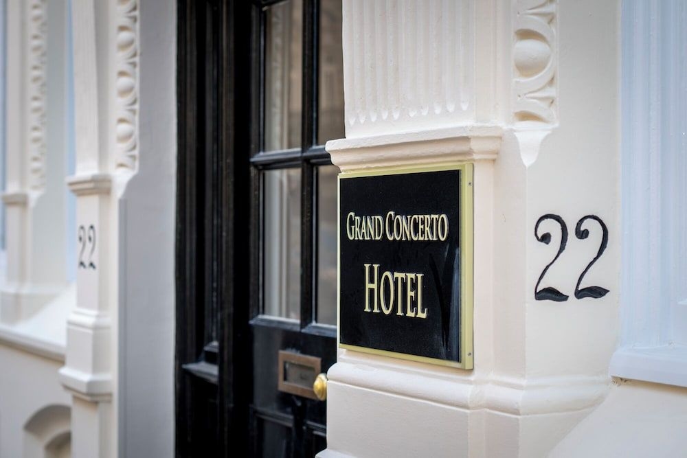 Castleton Hotel1