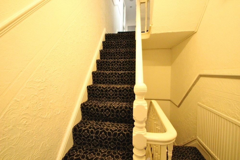 Hotel 332
