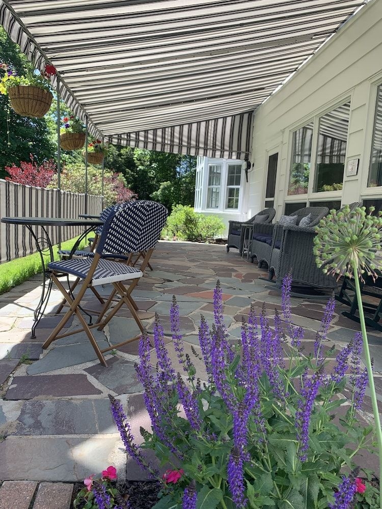 Four Chimneys Inn4