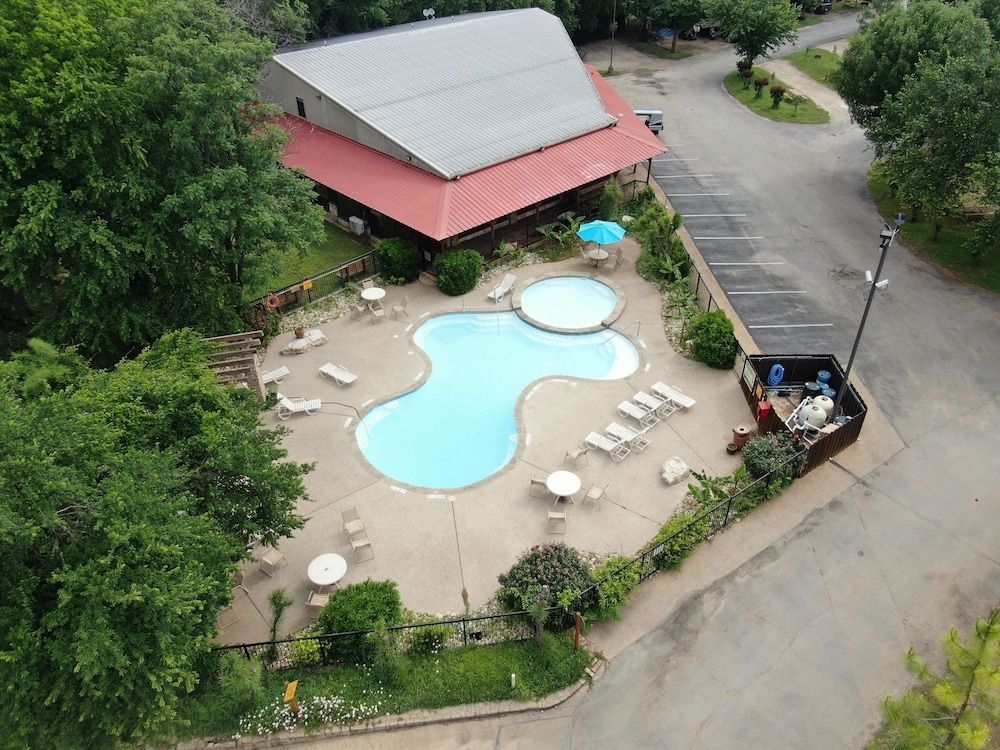 Rustic Creek Ranch Resort2