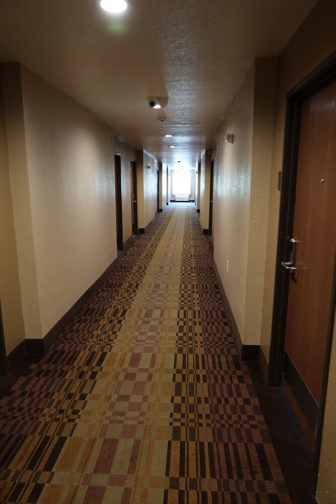 Scottish Inns & Suites3