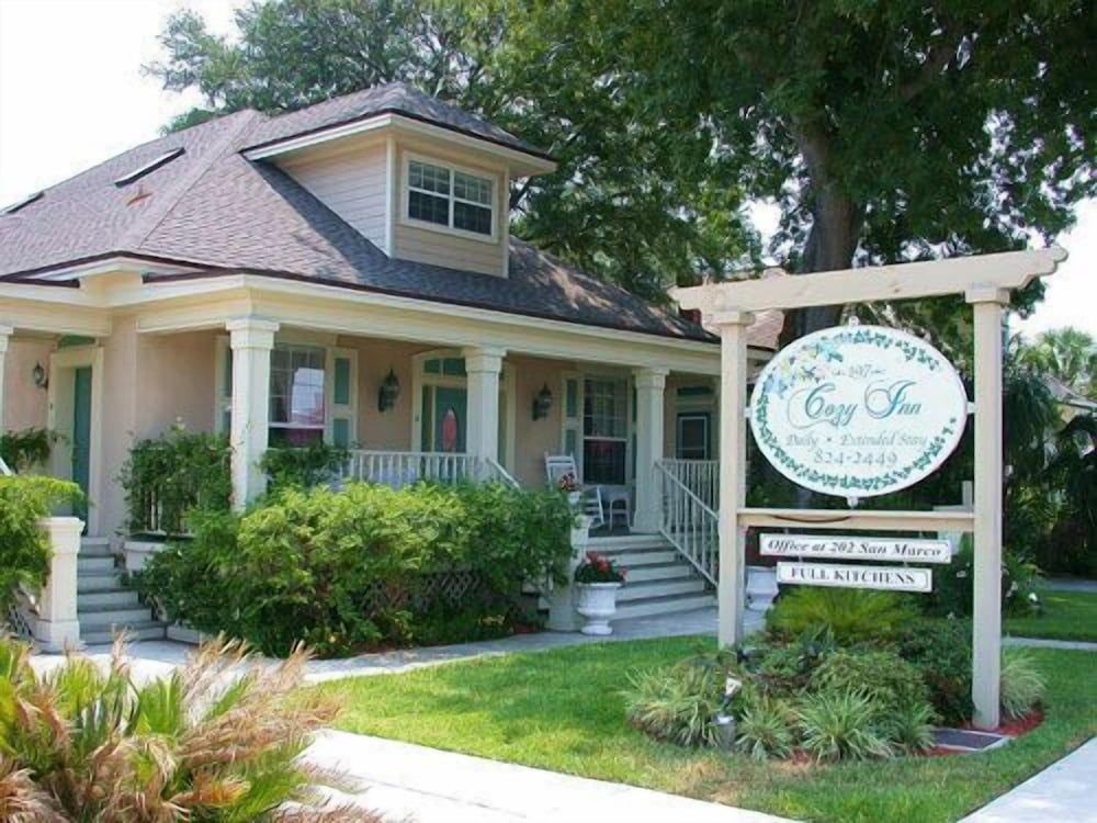 The Cozy Inn0