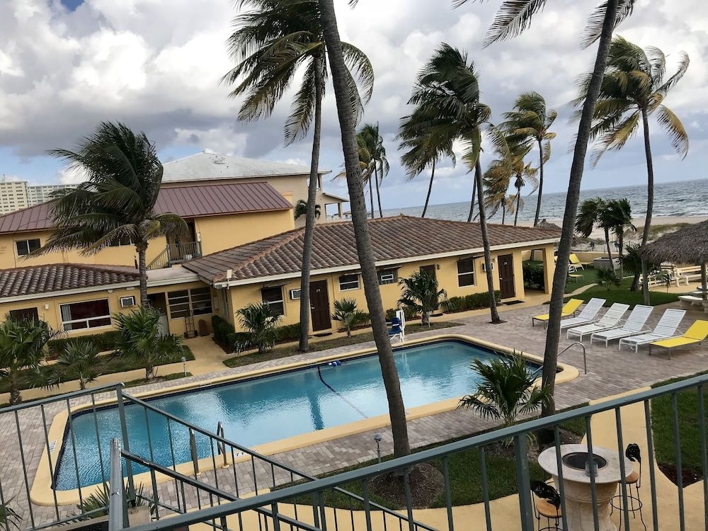 Ebb Tide Resort2