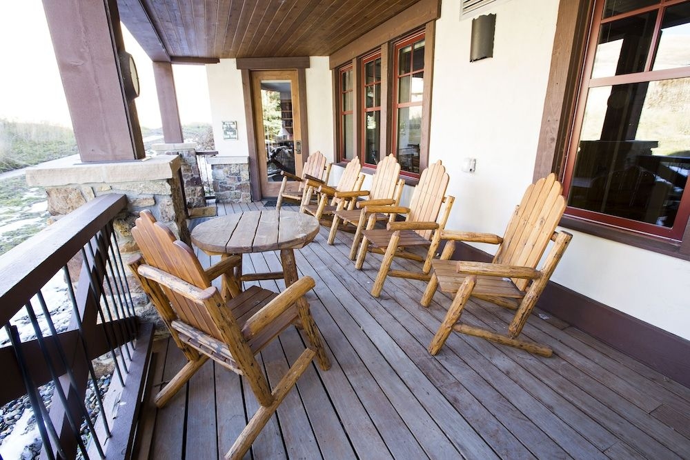 WESTWALL LODGE0