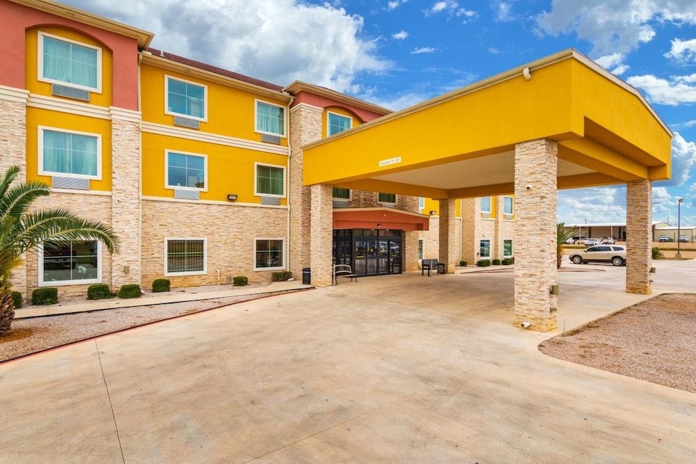 Residency Suites Cotulla2