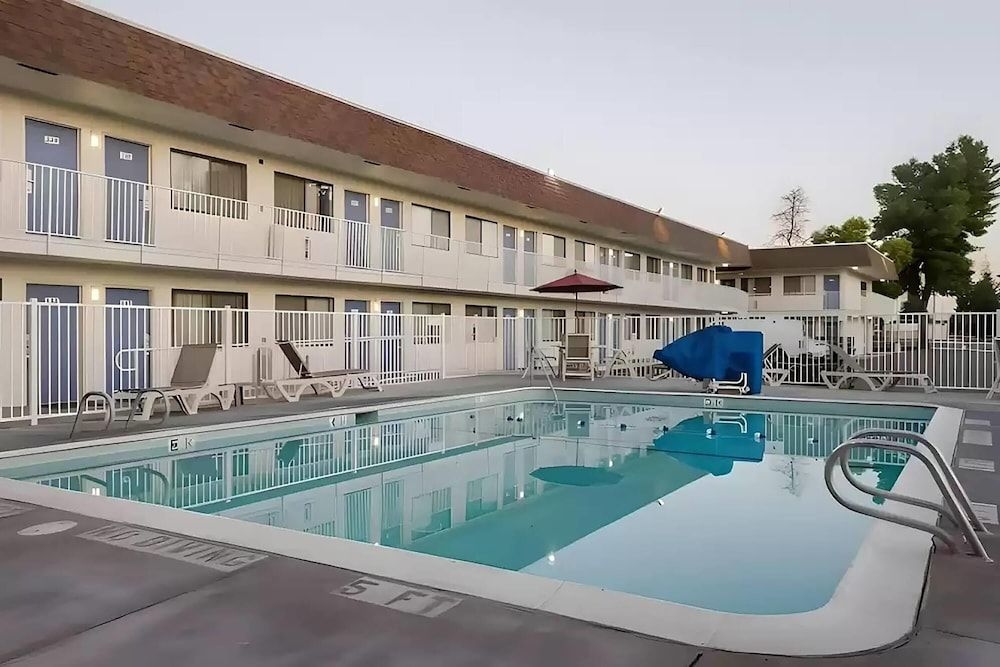 Motel 6 Turlock3