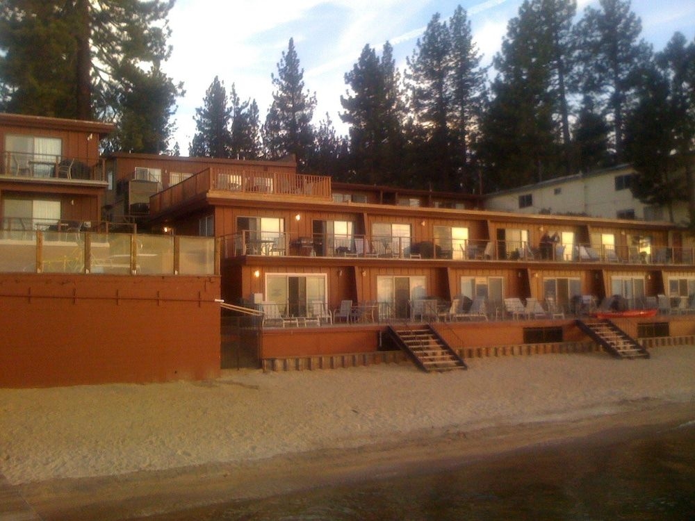 Beachcomber Inn2