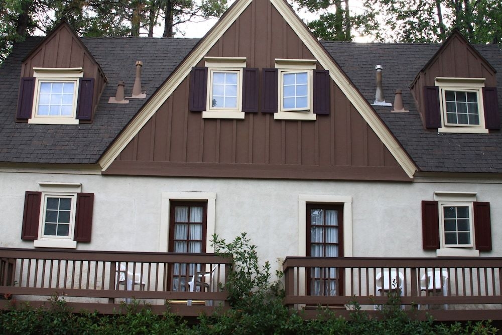 Saddleback Inn0