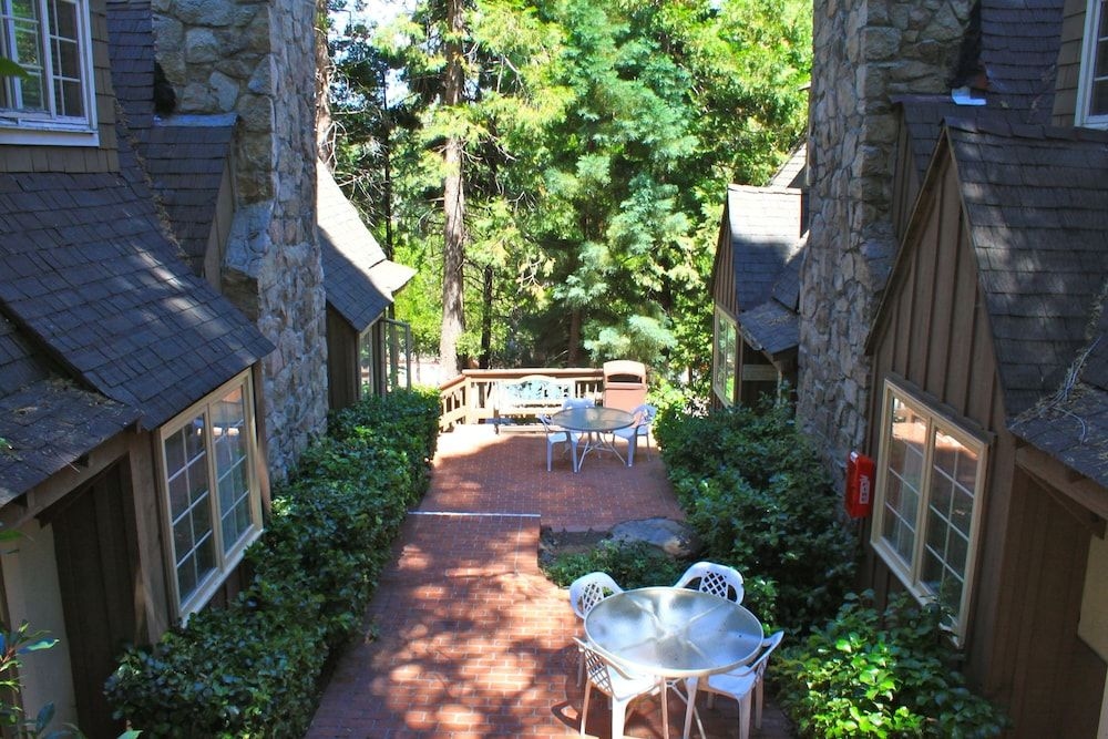 Saddleback Inn1