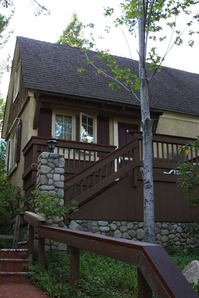 Saddleback Inn4
