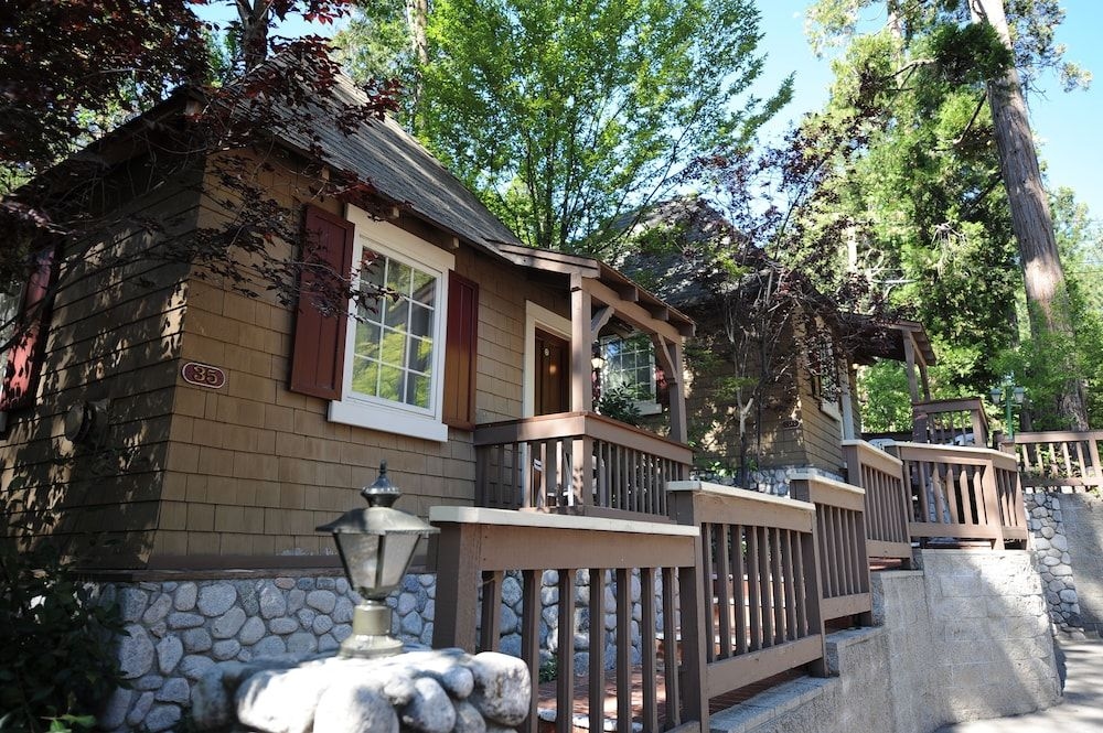 Saddleback Inn3