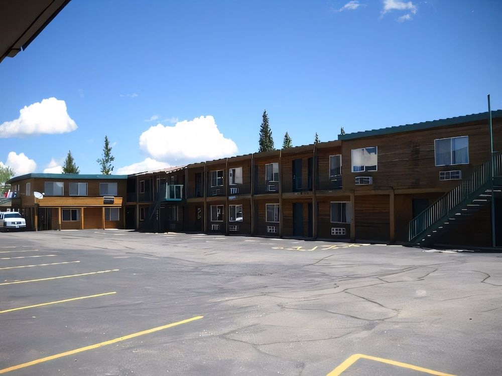 Yellowstone Country Inn2