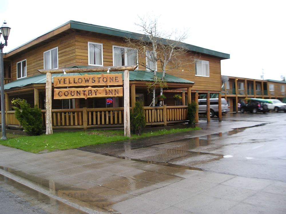 Yellowstone Country Inn1