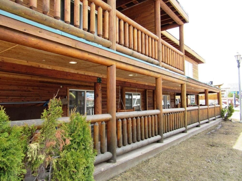 Yellowstone Country Inn4