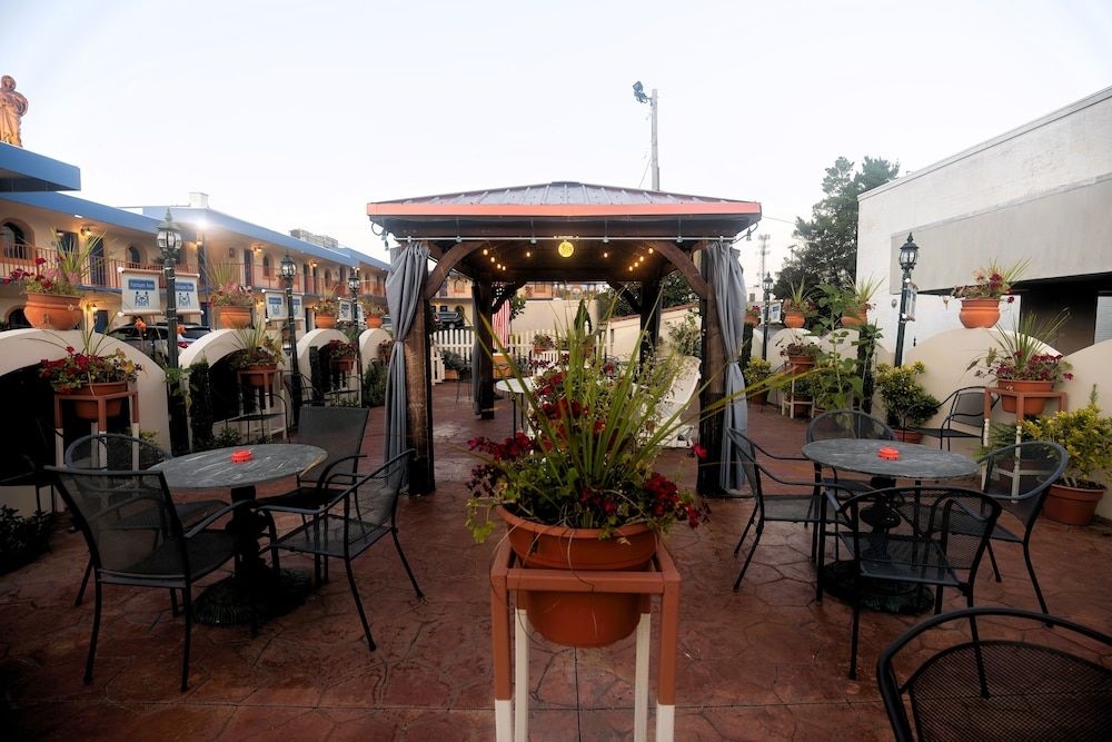 Atrium Inn1