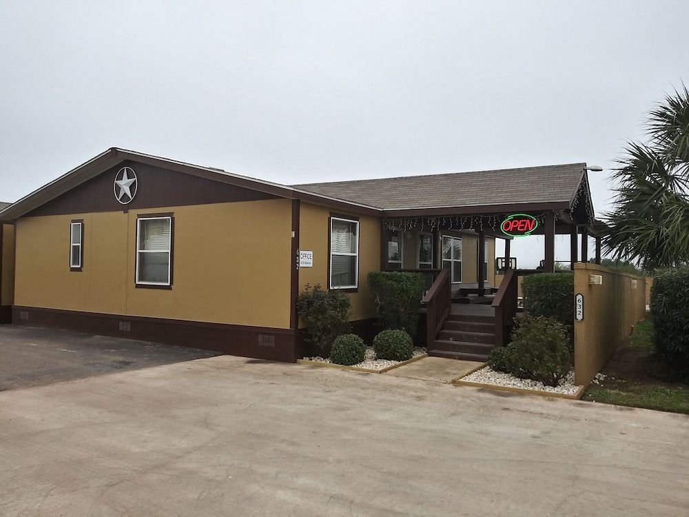 Cotulla Mobile Home4