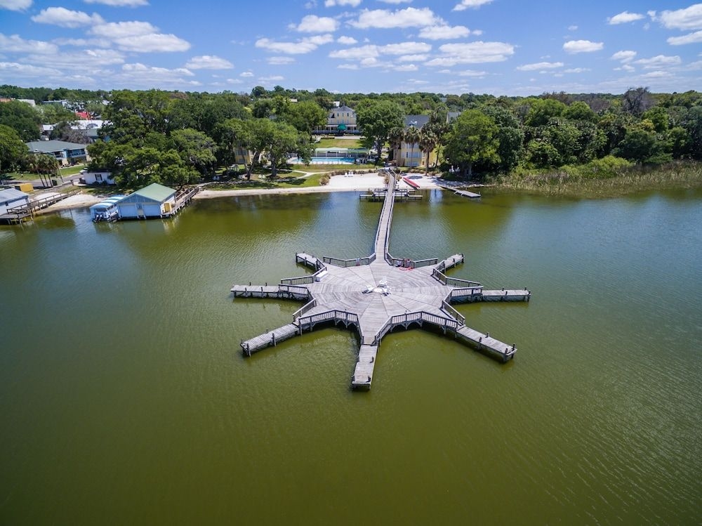 Lakeside Inn0