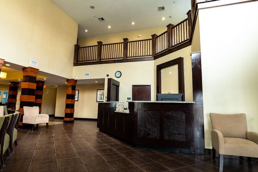 Three Rivers Inn & Suites0