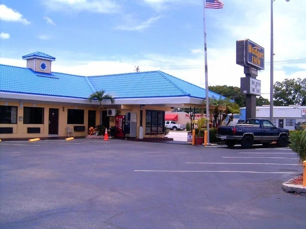 Budget Inn Okeechobee0