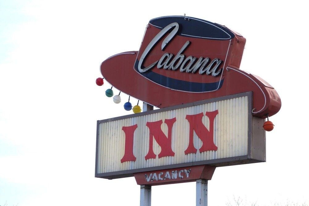 CABANA INN4