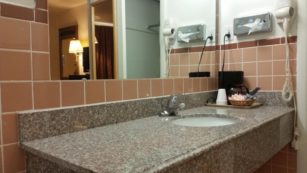 Americas Best Value Inn4