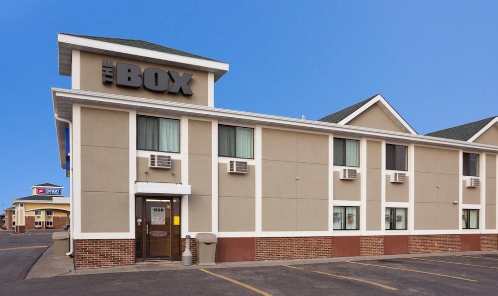 Select Inn Fargo1